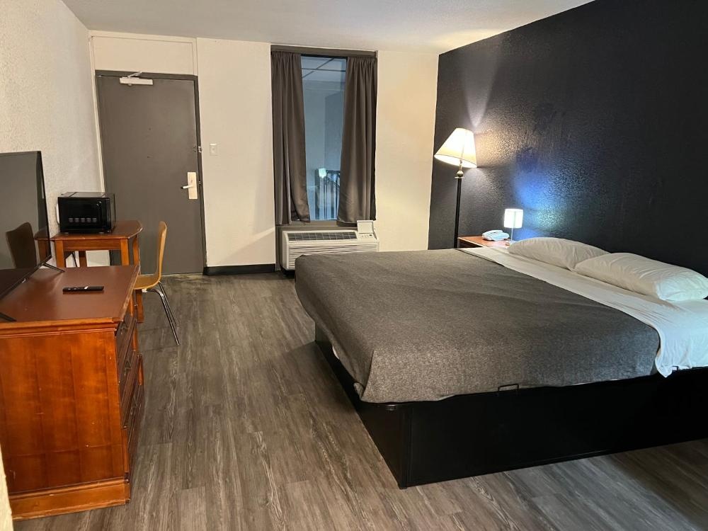 King Room - Mobility Access/Non-Smoking